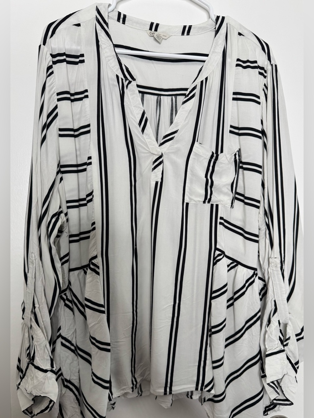 Cato White Tunic with Black Vertical Stripes size 26/28W 4X flowy long sleeve